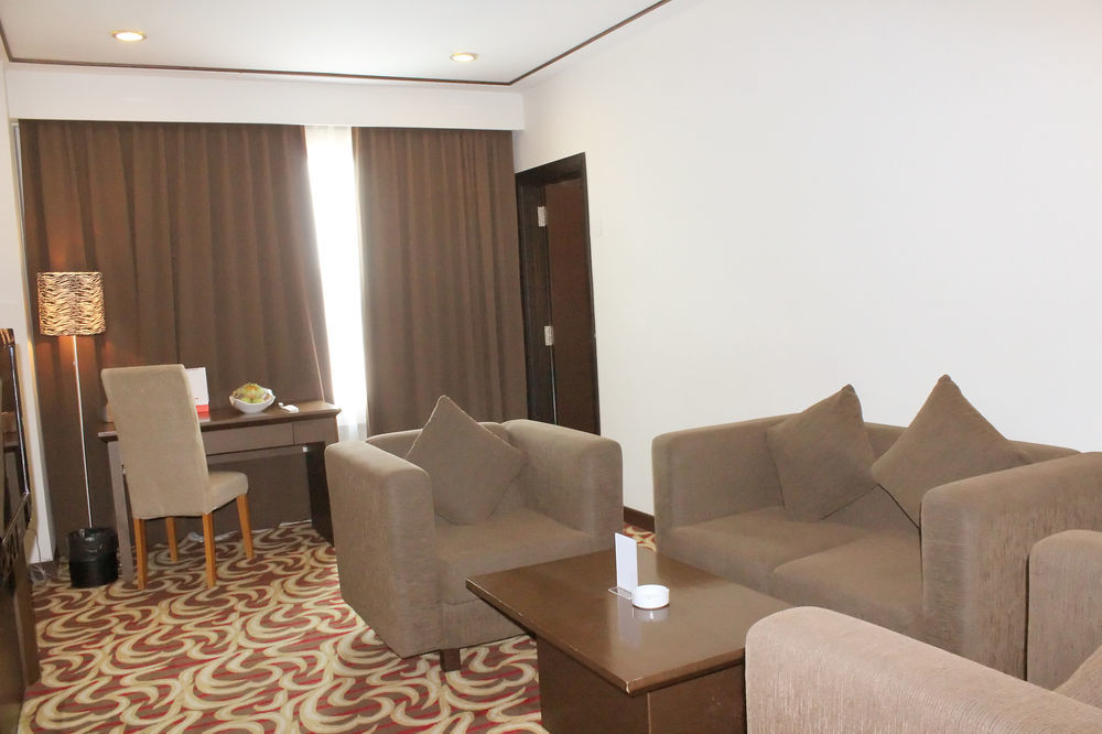 Swiss-Belinn Baloi Batam Нагоя Экстерьер фото